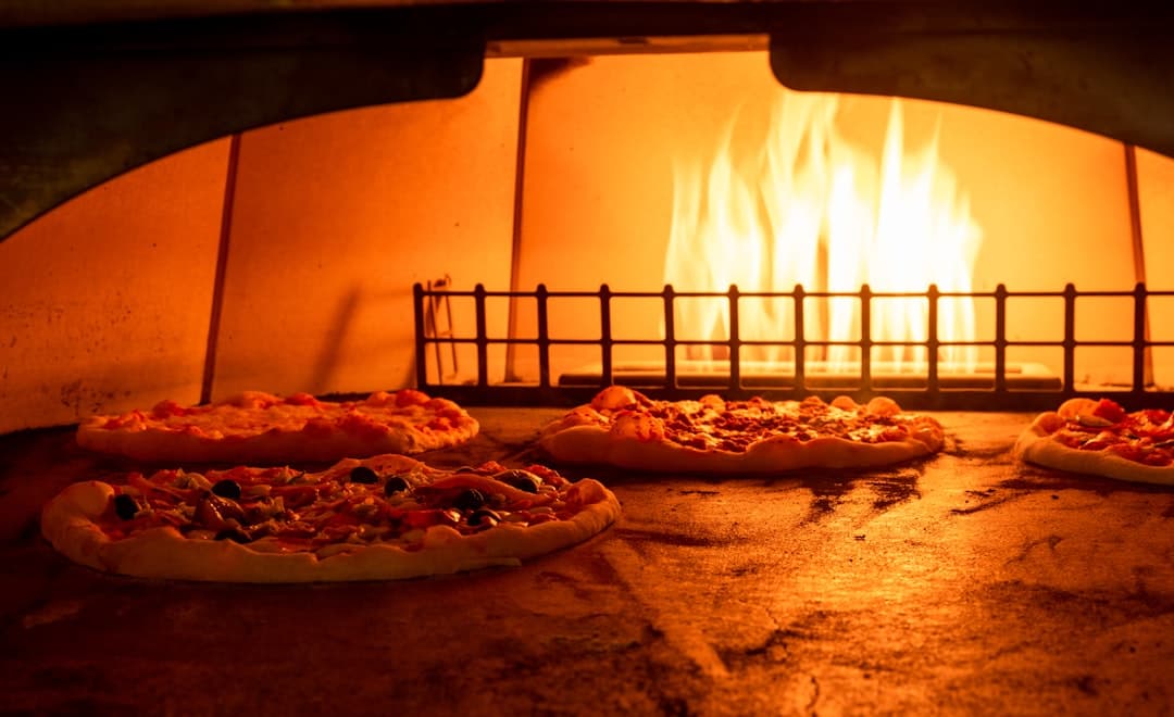Pizzor som gräddas i ugn